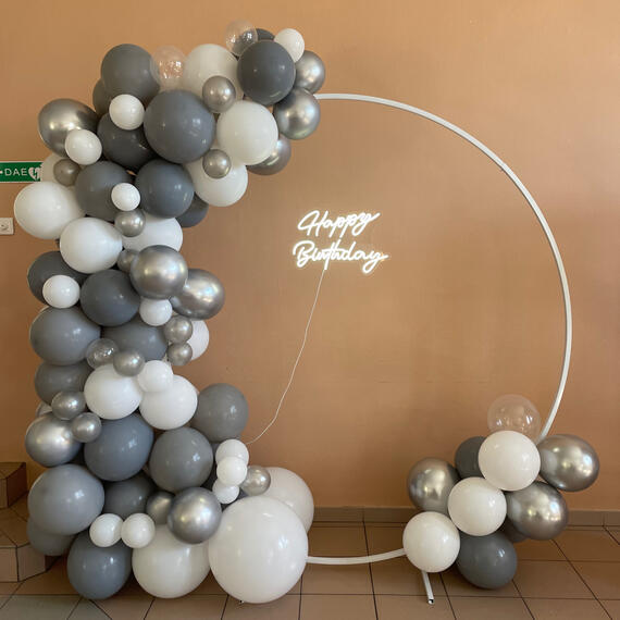 Anniversaire gris et blanc - Moments Suspendus